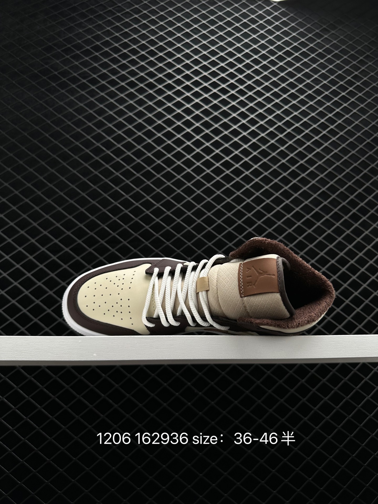 Air Jordan 1 Mid“Light Smoke Grey”